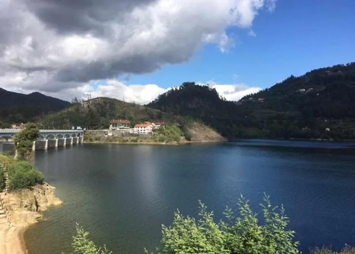 Casa De Granito Charmosa * 비에이라도미노