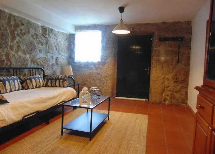 Casa De Granito Charmosa * 비에이라도미노